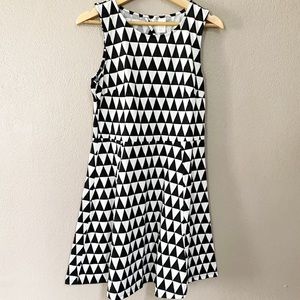 H&M Triangle Geometric Print B+W Fit and Flare